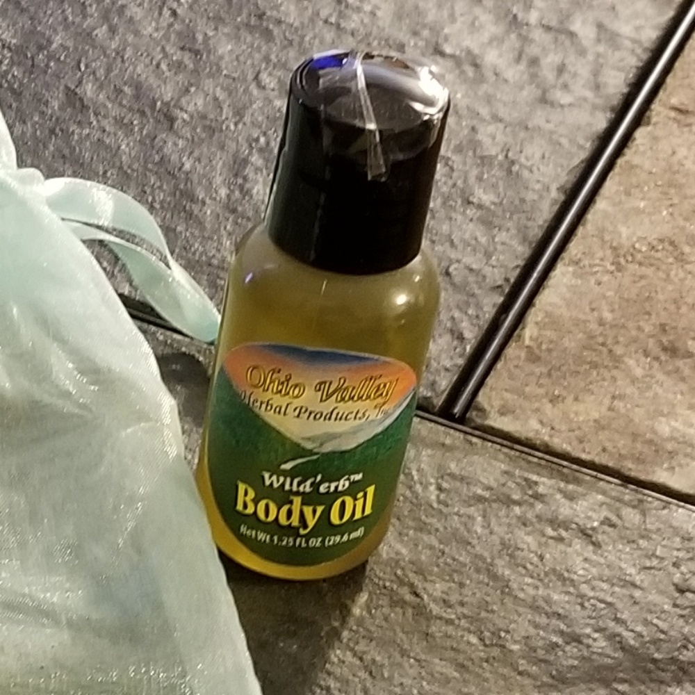 COPY - COPY - Body Oil & Lip Balm 🦚 3 for $21 or … - Picture 4 of 4
